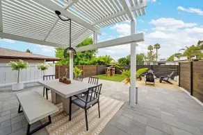 Colorful & Comfy Gem Close to Beach - Yard - Pkg - Image 4