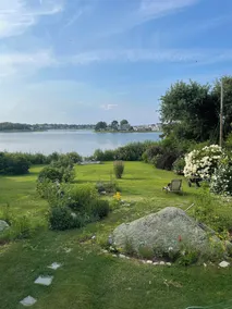 Cottage retreat on tidal pond, steps to the beach - Image 5