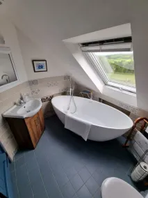 Reduced Fees. Authentic cottage, Luxury Deep Bath, Rustic ,  Perfect  Retreat, - Image 5
