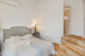 2 km from Porto Cervo, with panoramic terrace, garden, WiFi, parking, A/C - Image 4