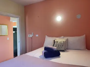 Skyline Suites Villa Guest house - Image 5