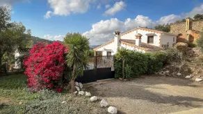 Spacious Detached Villa With Private Floodlit Pool - Image 4