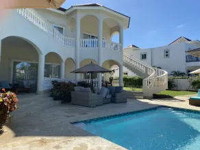 Beautiful Large Villa - Image 3