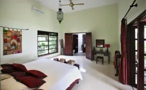 DENCARIK/LOVINA LUXURY VILLA WITH PRIVATE POOL DIRECTLY AT THE BEACH - Image 5