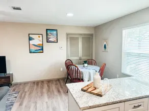 Cozy Comfort 1BR - Renovated, Private, Pet Welcome - Image 3