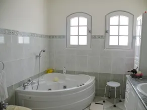 Venez cocooning  avec la piscine  et  whirlpool - Image 2