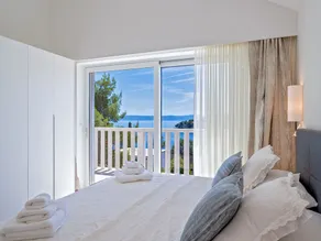 Villa con internet de alta velocidad y piscina privada | Vistas al agua - Image 4