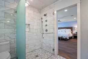 Modern Serenity Luxury with Expansive Backyard - Image 4
