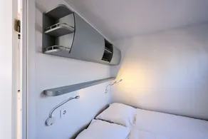 Luxury Houseboat - Image 4