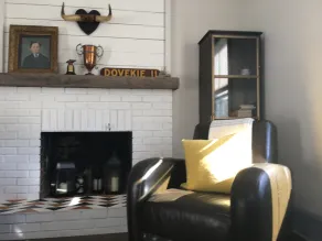 Modernized waterfront heritage homestead with entertainment barn - Image 2
