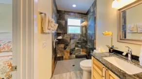Ground Floor Lakefront Resort, Private Dock, Heated Pool & Spa, Close to Beach - Image 5