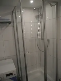 Luminoso appartamento moderno in una posizione tranquilla con ingresso e patio propri - Image 5
