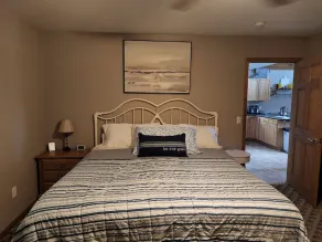 Remodeled 3BR 2BA Beachfront Cottage, Pet Friendly. All-Sports Lakefront - Image 4
