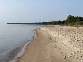 Lakefront Cottage on Soft Sand - Image 5
