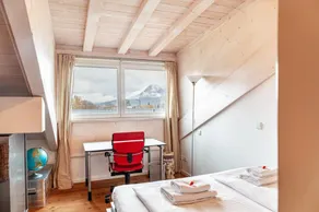 'Cosy Luxury Apartment' with Mountain View, Balconies & Wi-Fi - Image 5