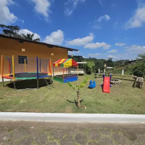 Medium-sized country house with heated pool and barbecue area - Image 3