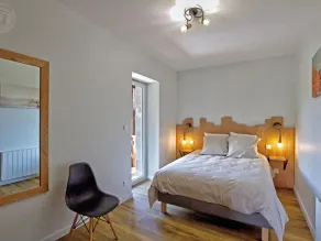 Cozy rental with terrace and private jacuzzi - Image 4