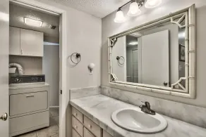 Spacious three-bedroom unit! One free beach chair set up daily. - Image 4