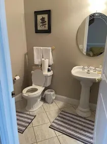 Lakefront 9 bedroom house sleeps 21+ - Image 2