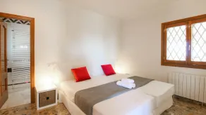 Luxurious Villa with air conditioning and pool Marquesa GU 4 People - Image 5