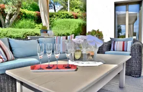 Villa climatisée 4 chambres avec piscine privée - 5 min de Valbonne - Image 2