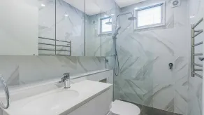 Hillside Hideaway - Wifi & Pet Friendly - Image 2