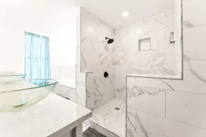 Newly Renovated 6BR 3BA Port Arthur Holiday Home with Hot Tub - Image 4