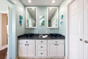 Beachfront Home Perfect For Family Vacations - Image 2