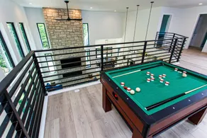 Expansive Modern Loft House Sleeps 12 - Image 3