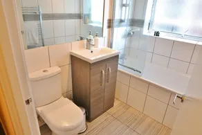 Beautiful 2 Bedroom Private Apartment - Image 2