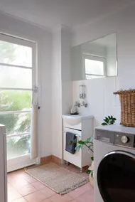 Spacious and Stylish Studio in Narrabeen - Image 2