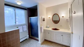Cape Cod Beach Cottage · Sleeps 10 · Walk to Nantucket Sound · West Harwich - Image 3