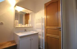Belle maison de 2 chambres à Le. - Image 2