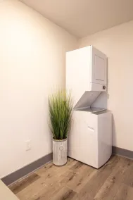Charming Tiny House W/ Free Parking - Image 4