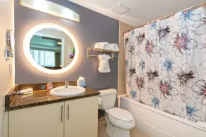 Cozy Condo with City Views in Coconut Grove Hotel - Image 3