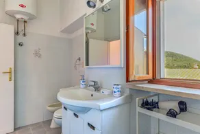 Apartment holiday home 'Casa Arancio' with Beautiful Mountain View & Wi-Fi - Image 4