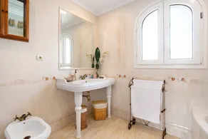 La Casita del Mar – Casa con Jacuzzi, Jardín y Terrazas a 300 m de la Playa en Torremolinos - Image 2