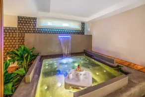 7 Bedroom Luxury Villa - Pool, Garden & Parking - Happy Rentals - Image 3
