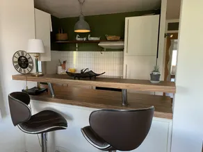 Ljus 2,5 rumslägenhet med terrass och trädgård - Image 3