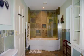 Smukt 12/14 Bed Cottage med udsigt over Galway Bay og Burren National Park - Image 2