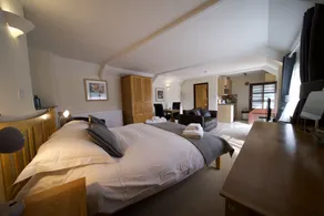 The Lodge - sleeping 2 guests. A bright spacious open plan studio cottage. - Image 4
