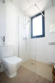 Elegant sea front EAST WIND APARTMENT - Image 3
