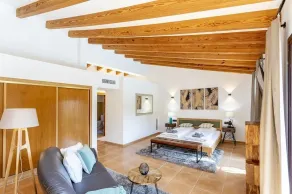 Luxurious finca with large pool in a unique location - Image 4