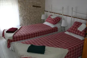 3 Bed House - Sleeps 6 - Pool - HotTub - Garden - Image 5