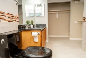 Modernes Haus mit 2 Schlafzimmern, Dachboden und einem Kamin im Wohnzimmer! - Image 3
