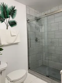 Pet Friendly, Near O’Hare, Fenced in, Cheerful Frida & Diego Home, up to 6 ppl - Image 4