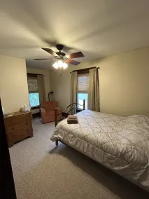 Large Home 5 min to Field of Dreams - Image 2