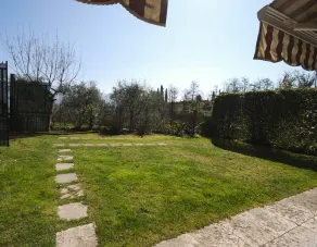 Casa Colin par Theater Home, ancienne maison de citronniers avec vue panoramique - Image 5