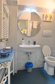 ELEGANTE APPARTAMENTO A 150 METRI DAL MARE CINQUALE - FORTE DEI MARMI - VERSILIA - Image 3