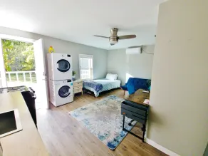 In unit laundry. AC, Modern Studio with desk and parking - Image 2